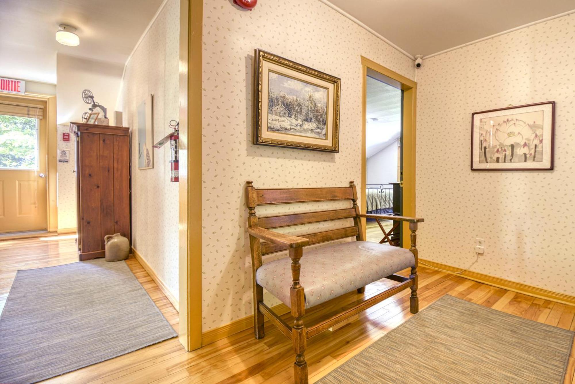 Auberge Le Lupin-Self Check-In Mont-Tremblant Exterior photo