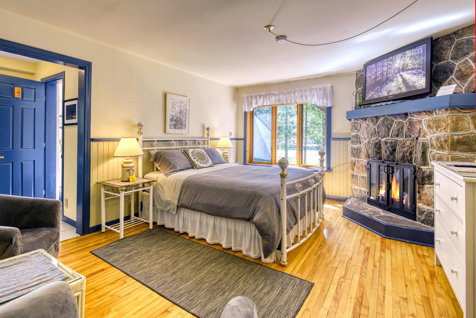 Auberge Le Lupin-Self Check-In Mont-Tremblant Exterior photo