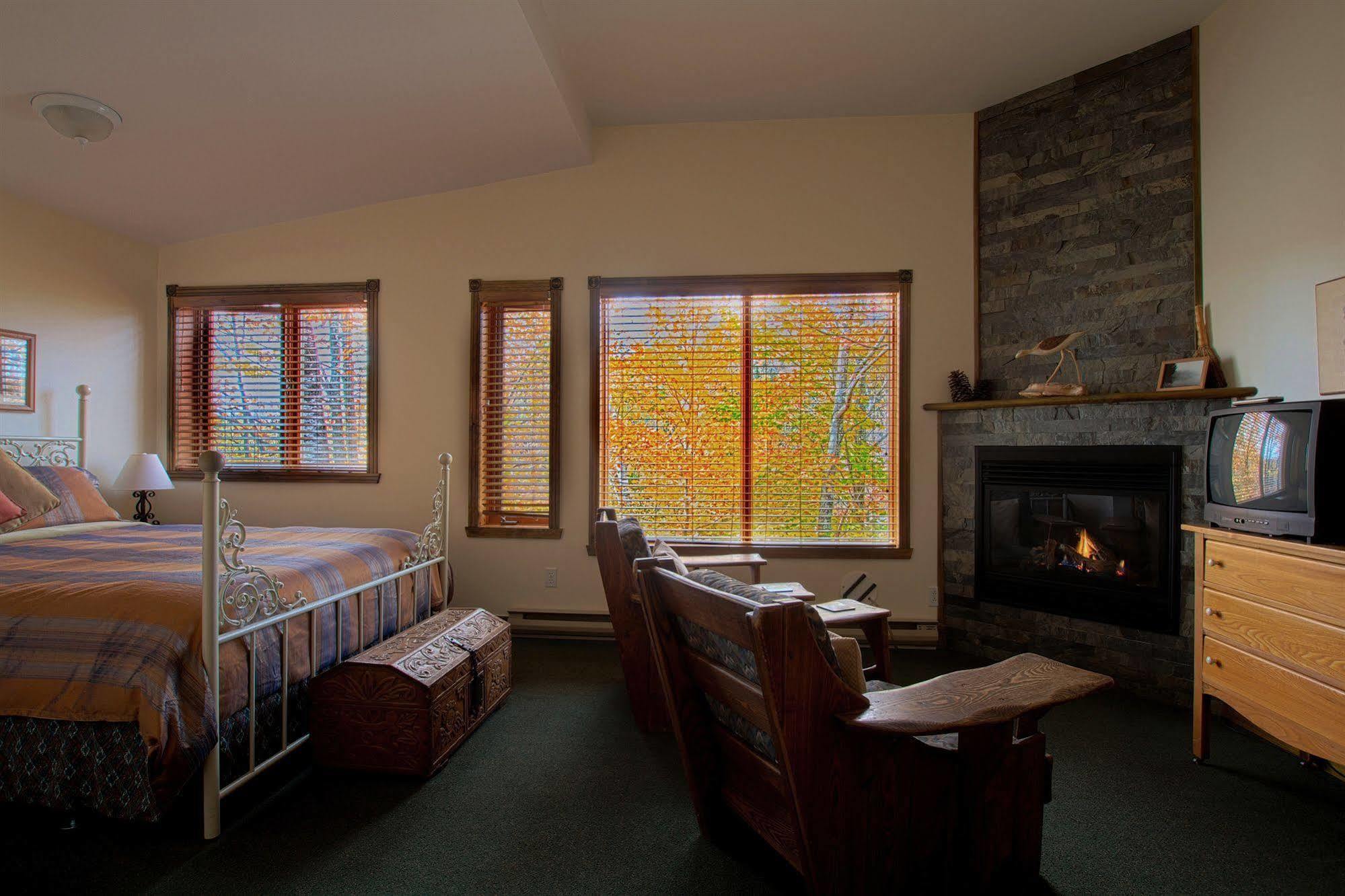 Auberge Le Lupin-Self Check-In Mont-Tremblant Exterior photo